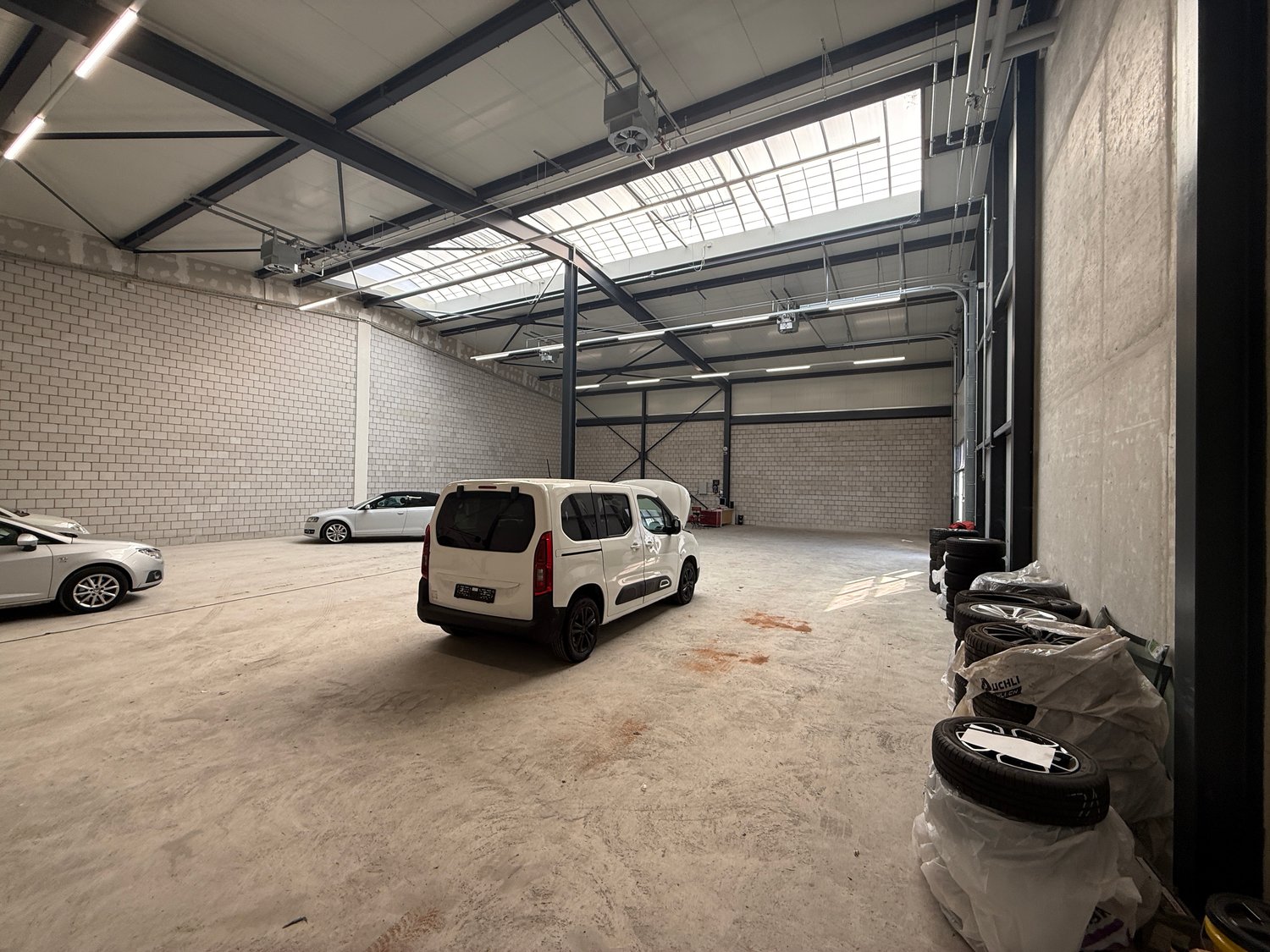 408m² industrial object