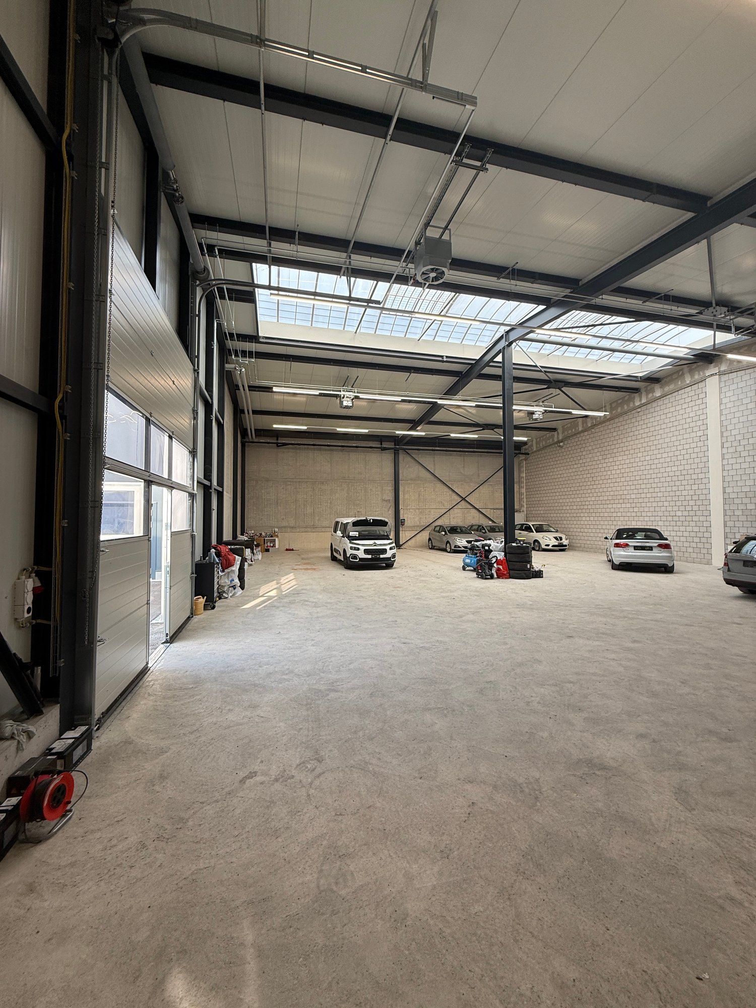 408m² industrial object