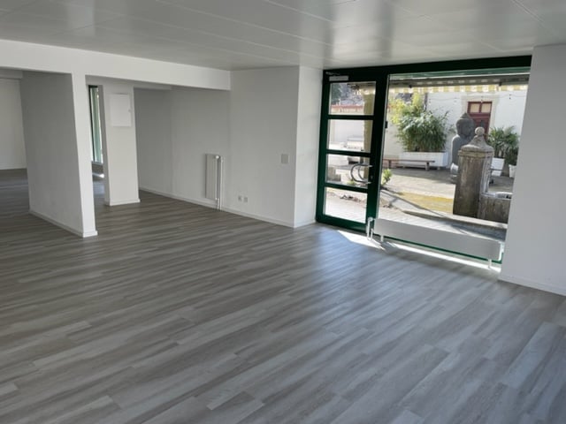 112m² shop