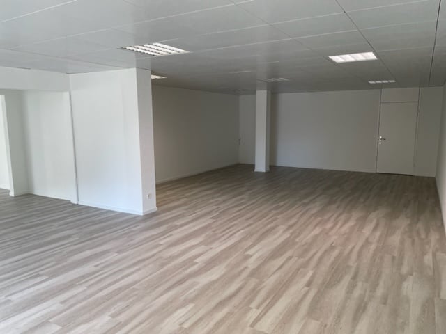 112m² shop
