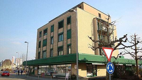 112m² shop