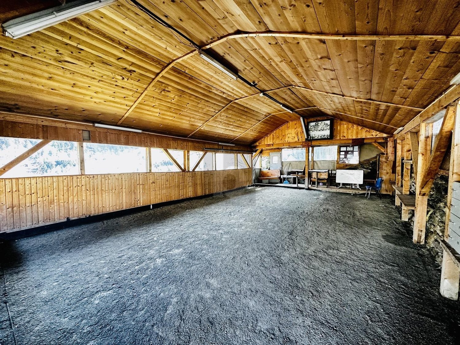 280m² restaurant, photo 1 of 4