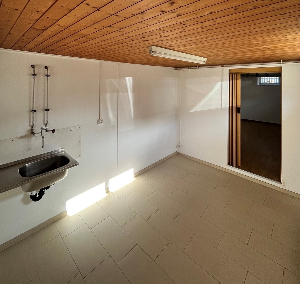 30m² commercial, photo 2 of 3
