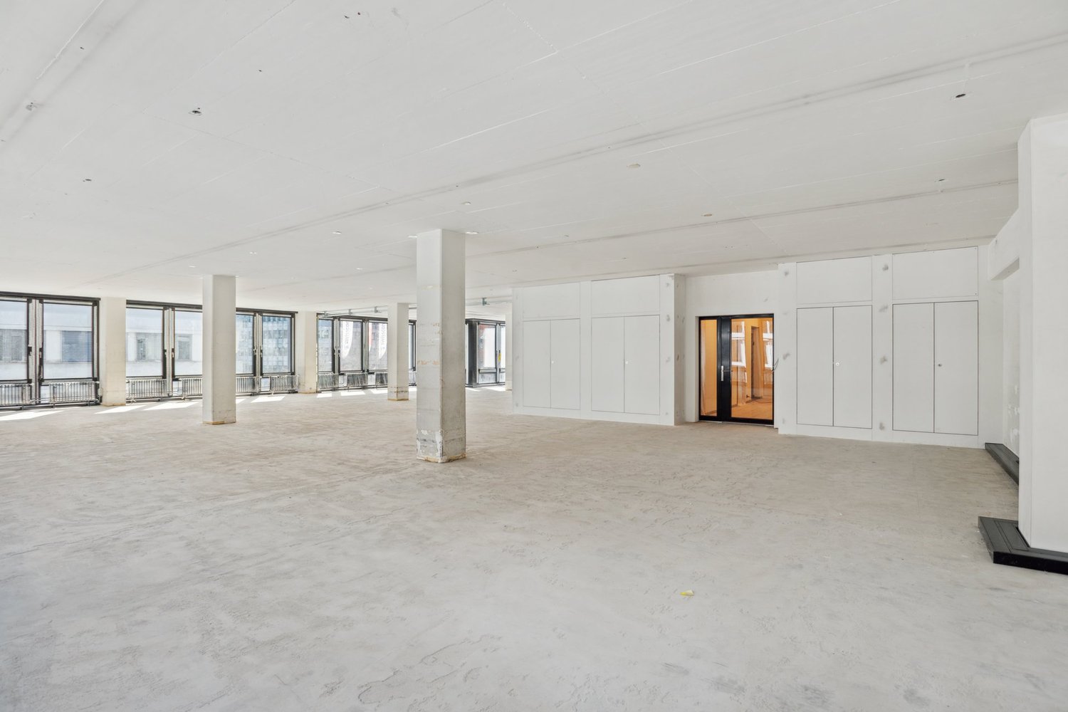 880m² office, photo 4 of 10