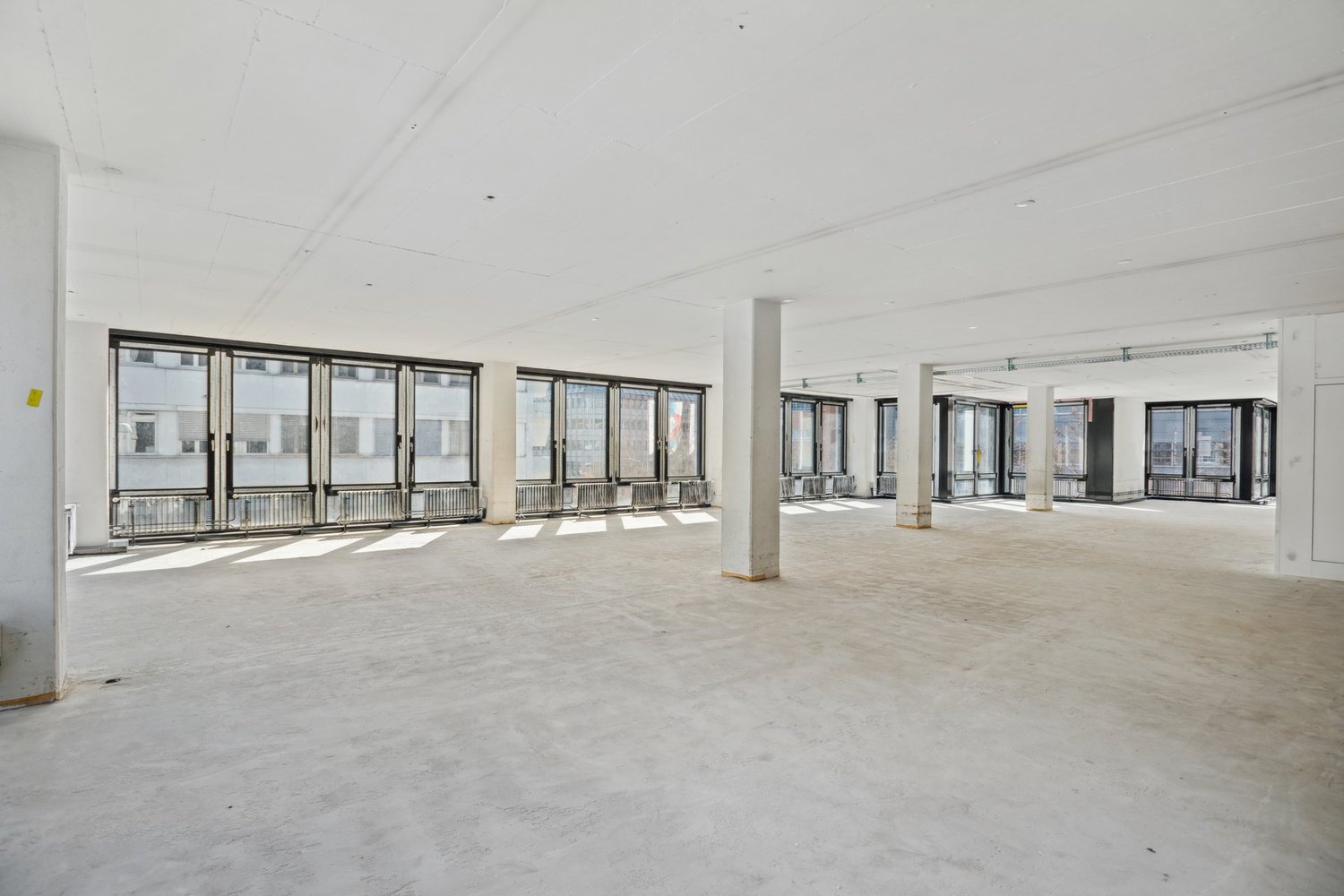 880m² office, photo 2 of 10