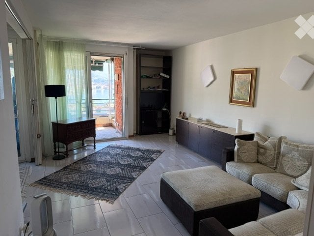 5 rooms apartment