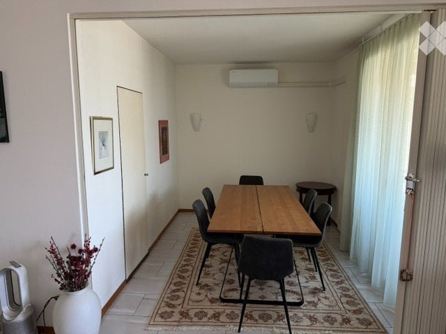 5 rooms apartment