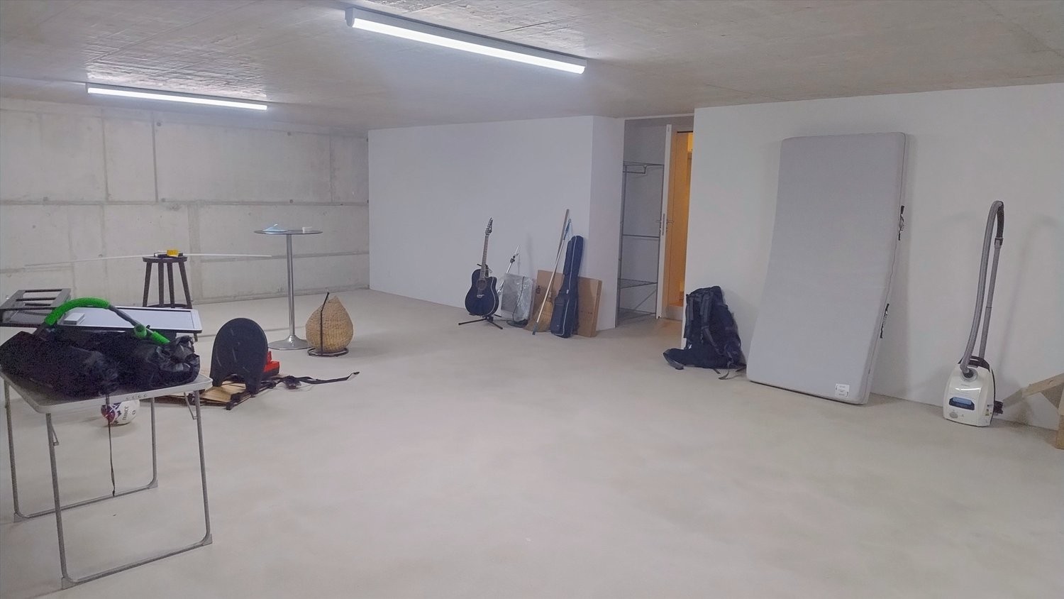 75m² storage room, photo 2 of 4