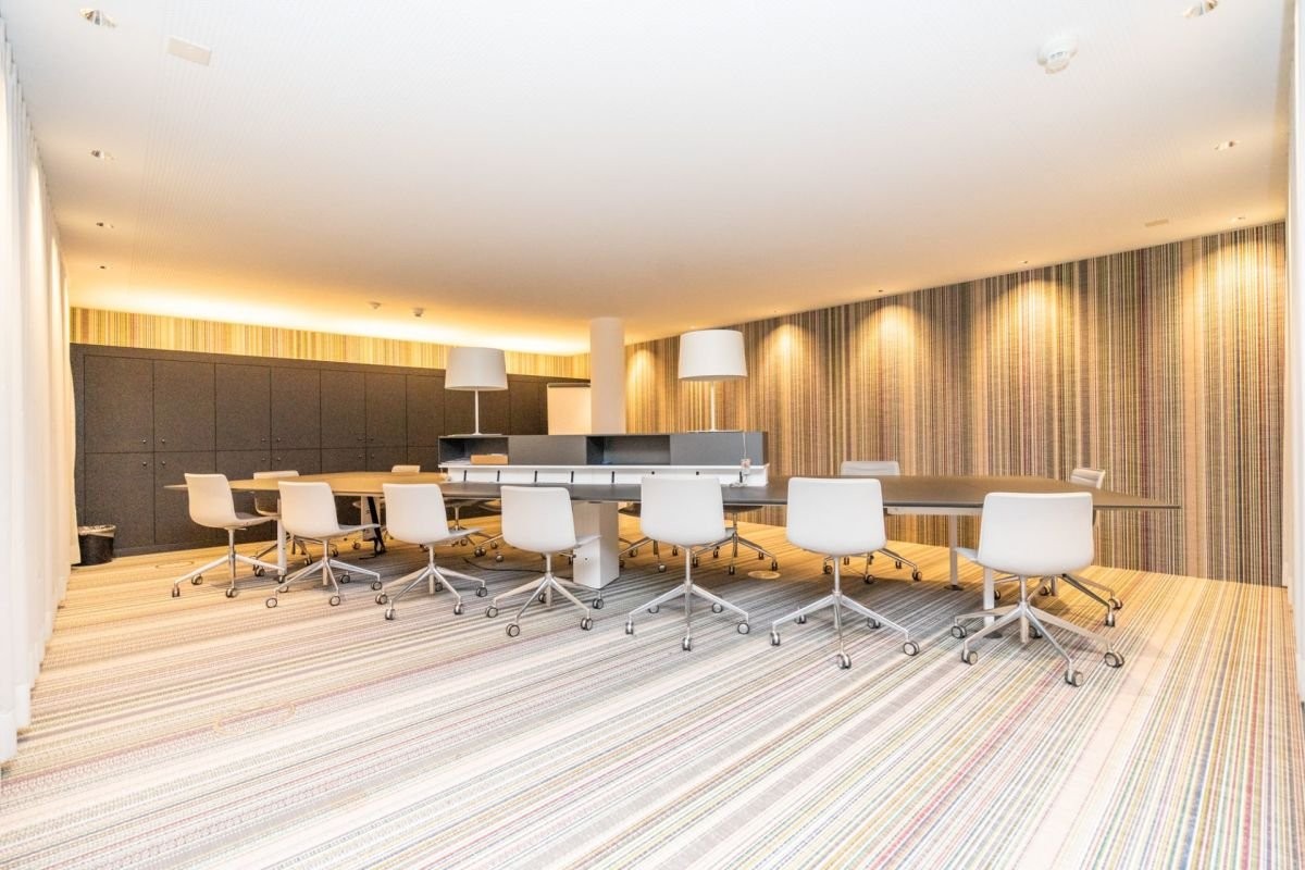 3000m² office, photo 2 of 8