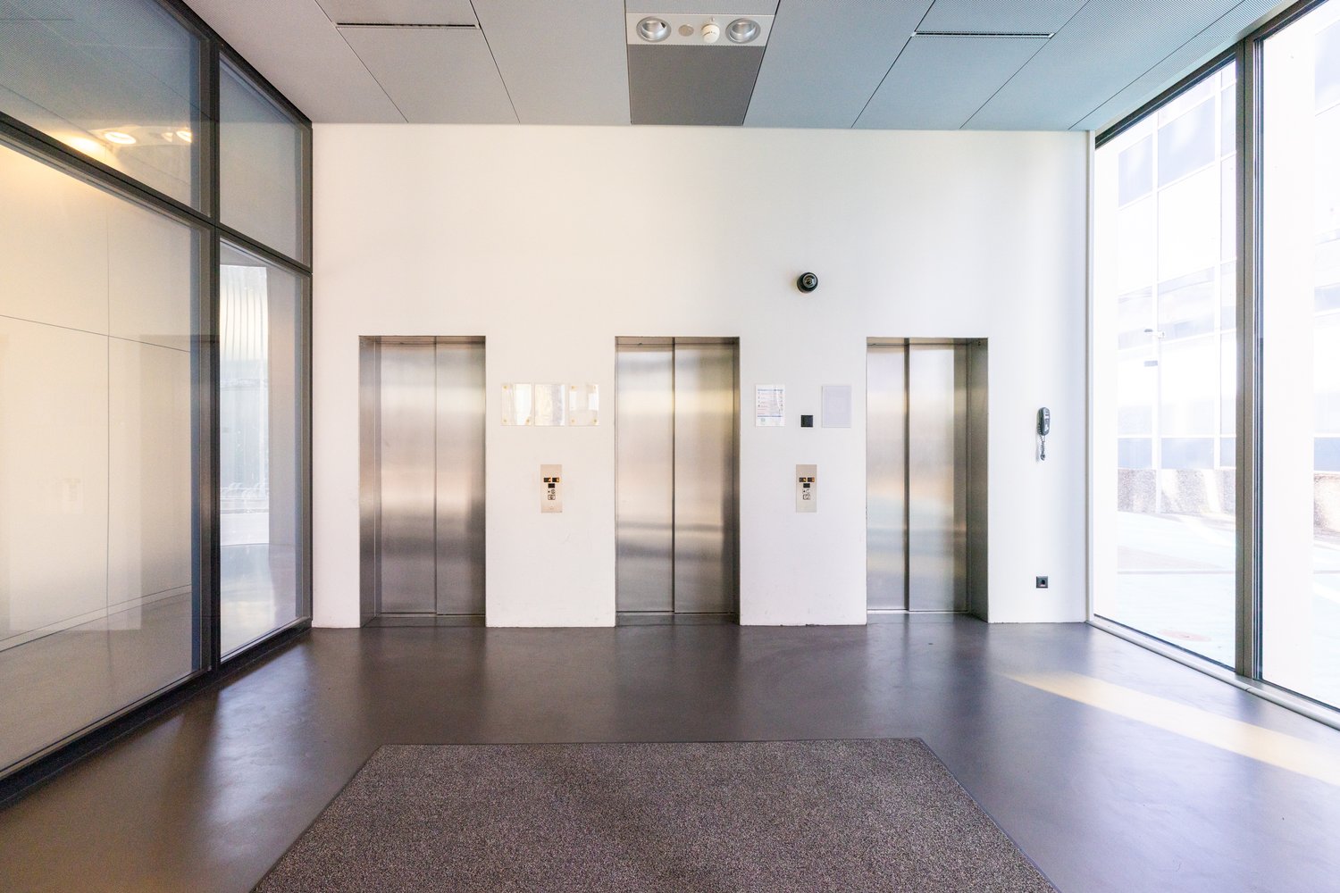 4000m² office, photo 1 of 10