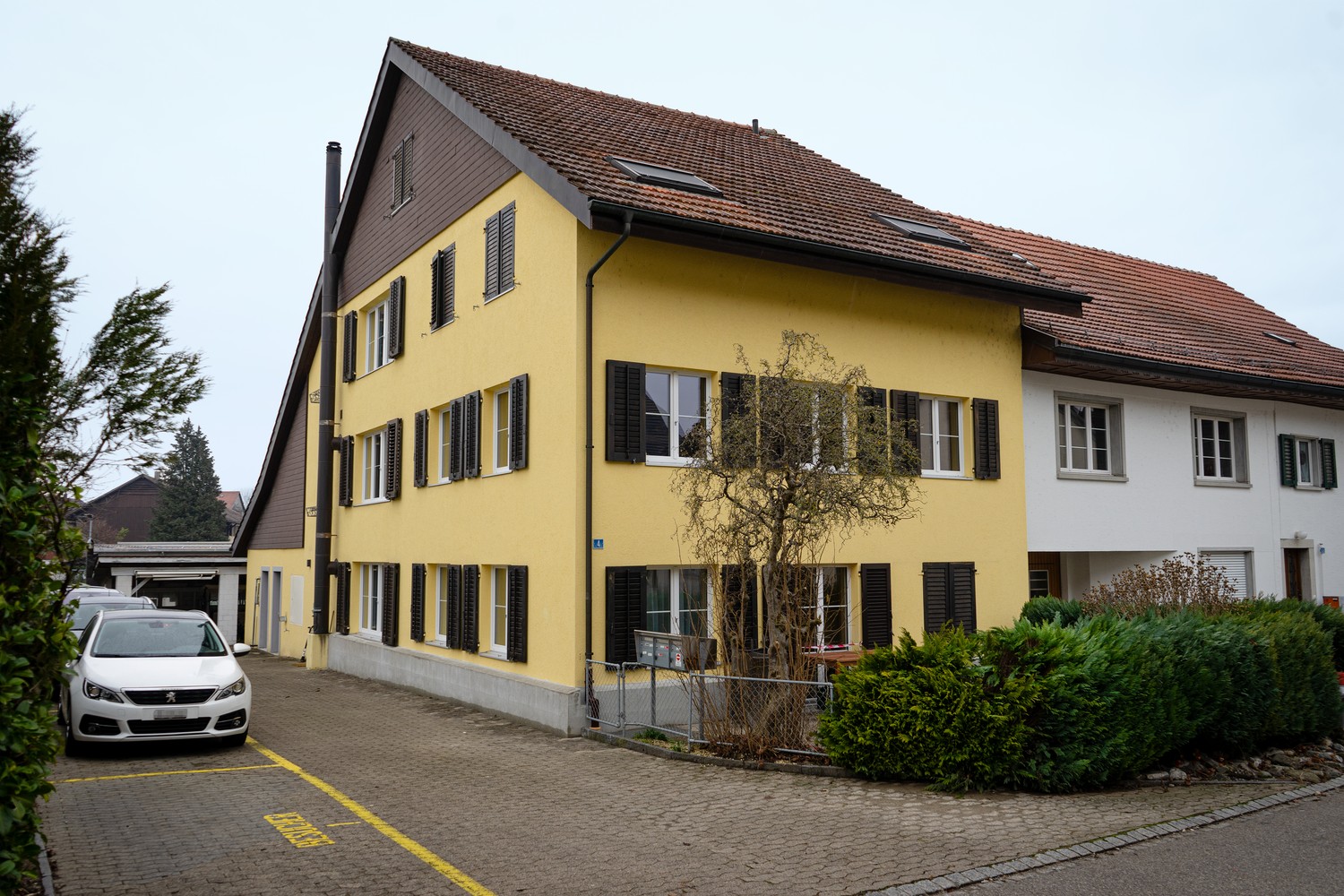 10 rooms single house