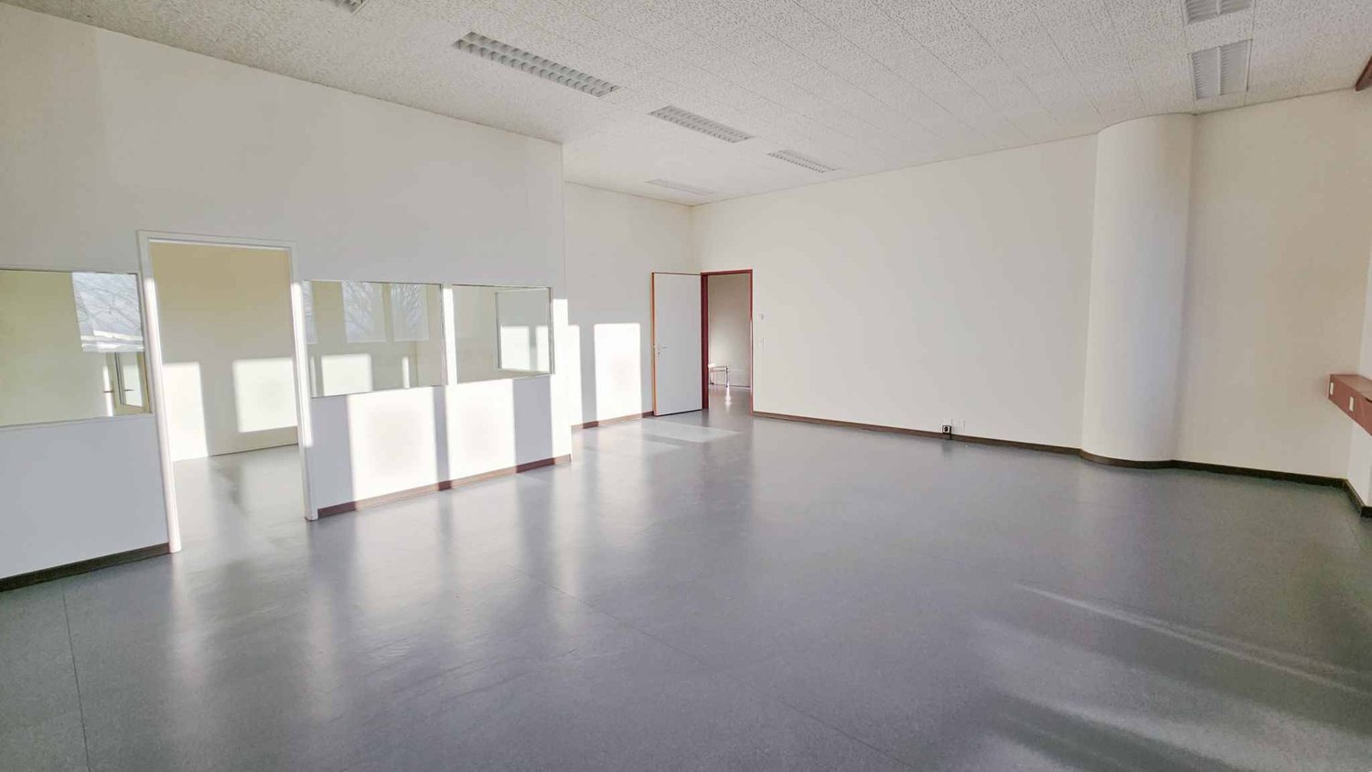 153m² office