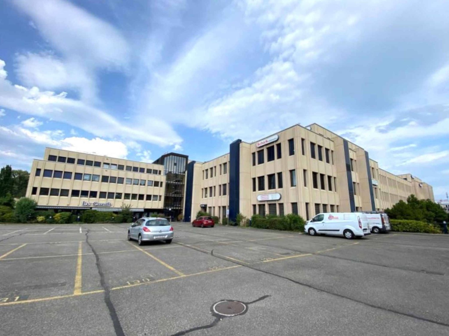 153m² office