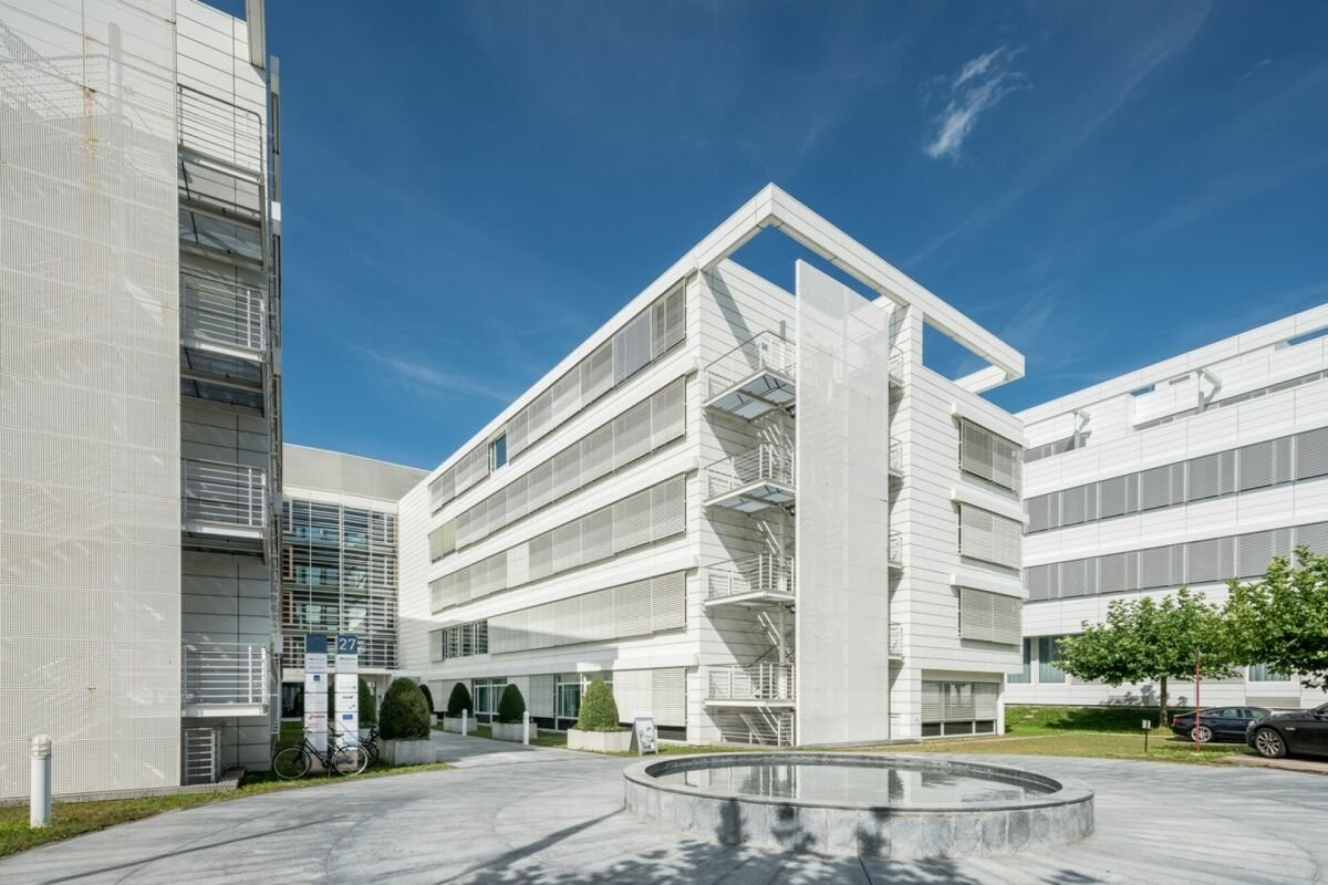 585m² office, photo 2 of 6