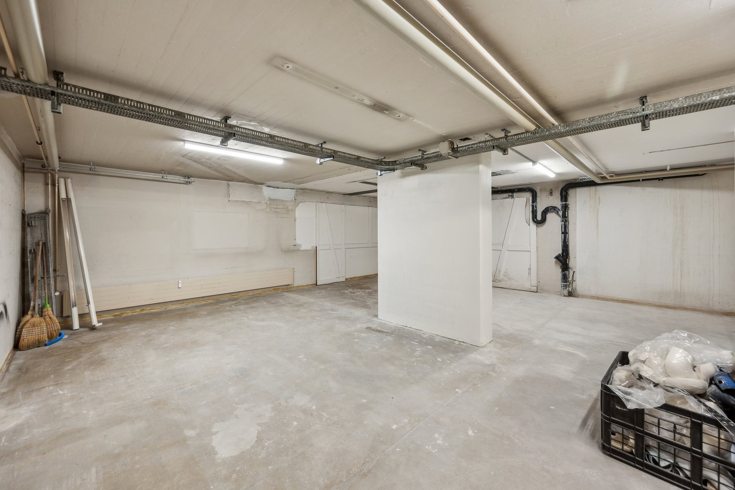 Cellar compartment, photo 2 of 6