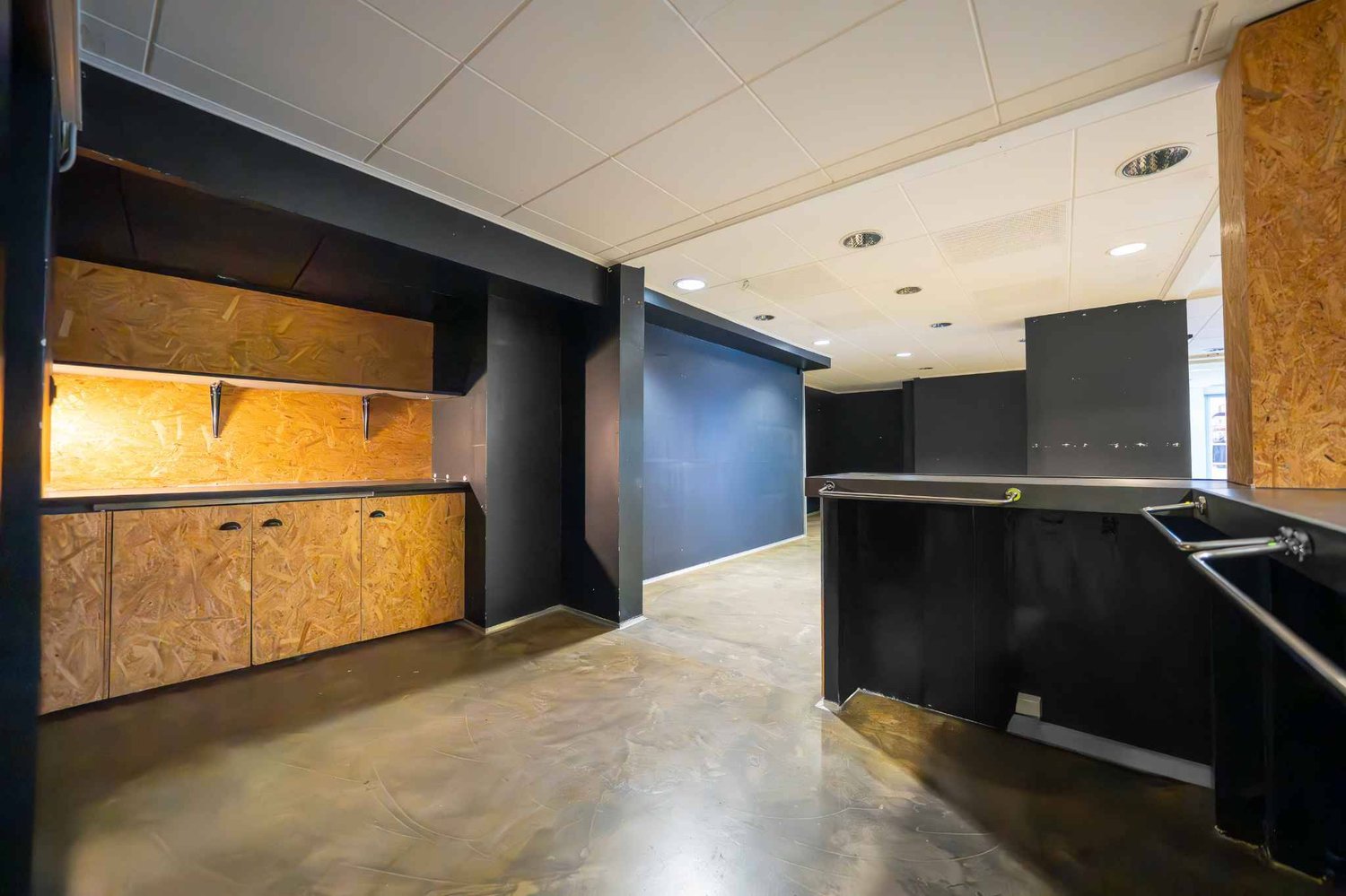 190m² arcade, photo 3 of 7