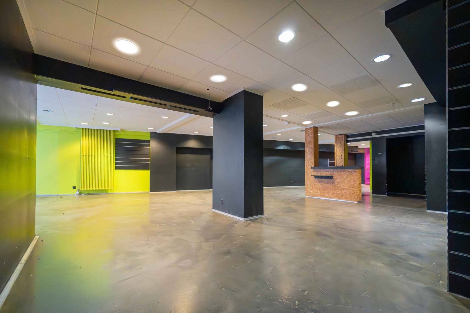 190m² arcade, photo 2 of 7