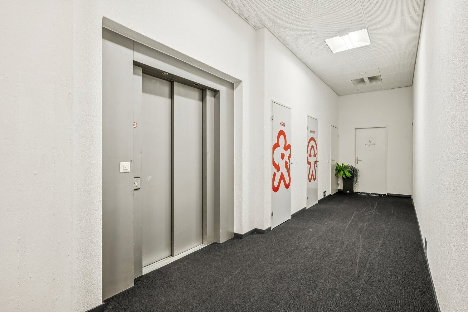 338m² office, photo 5 of 10