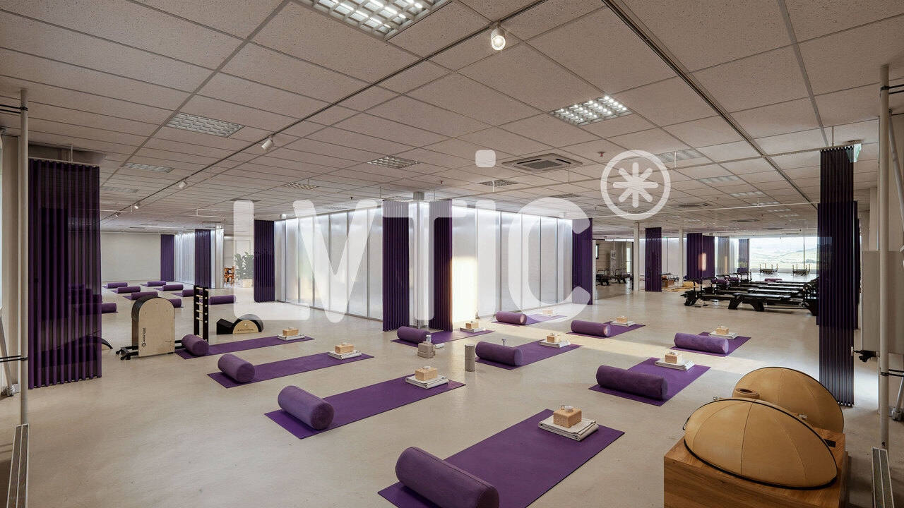 1665m² shop