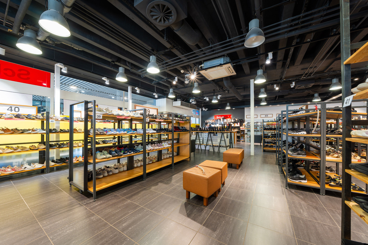175m² shop