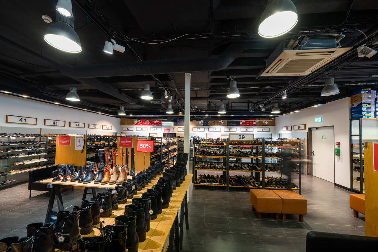 175m² shop