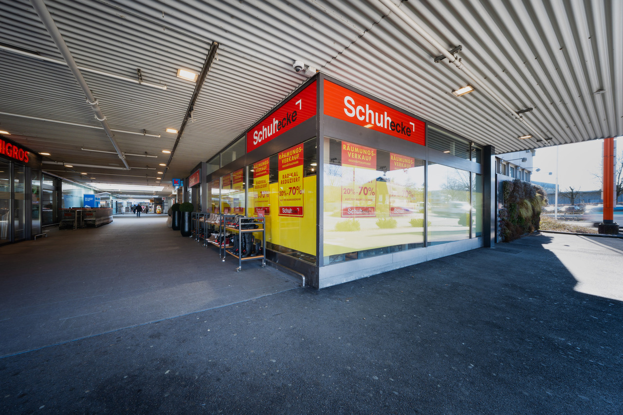 175m² shop