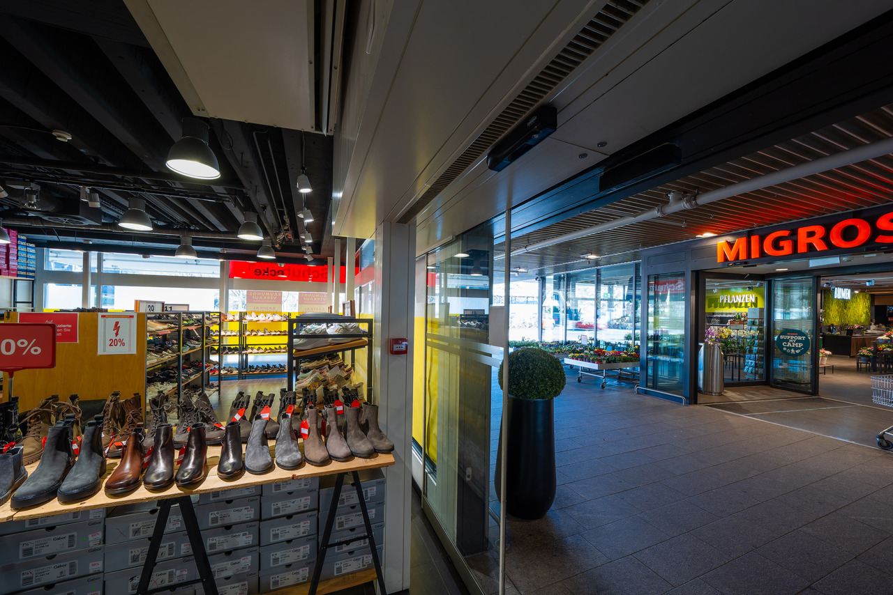 175m² shop