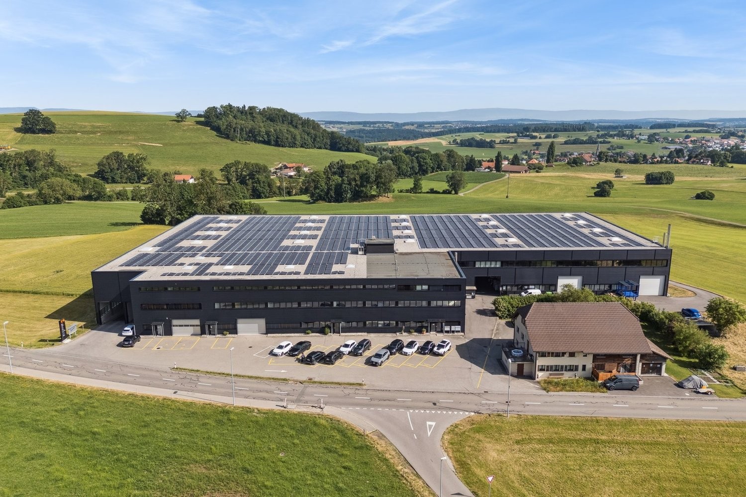 322m² storage room
