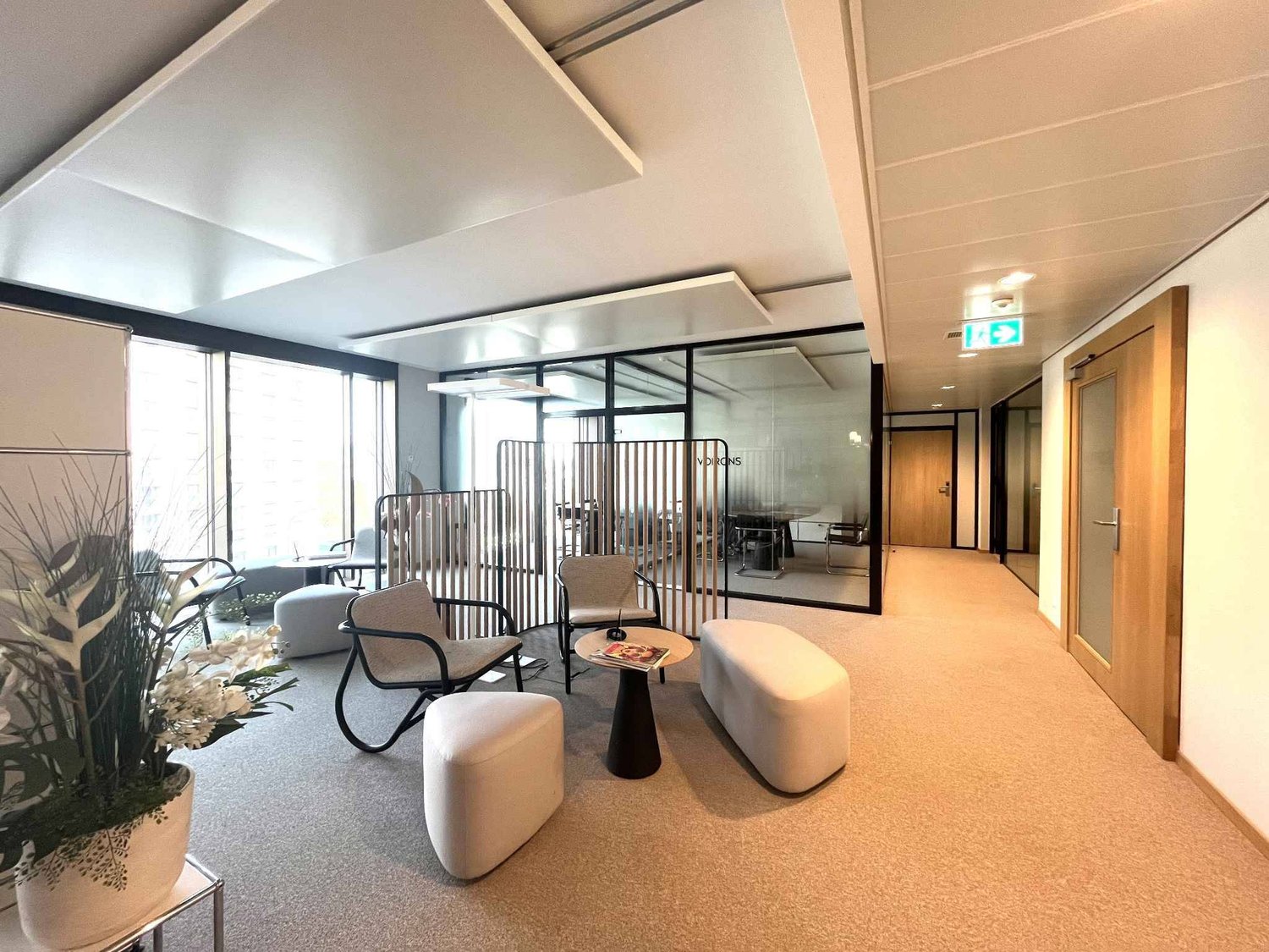 300m² office, photo 1 of 10