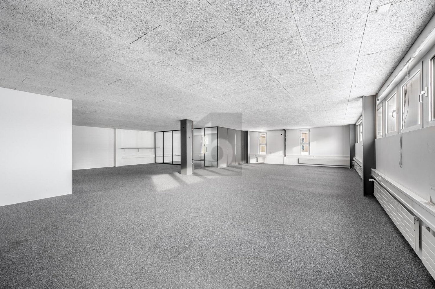 300m² office, photo 3 of 4