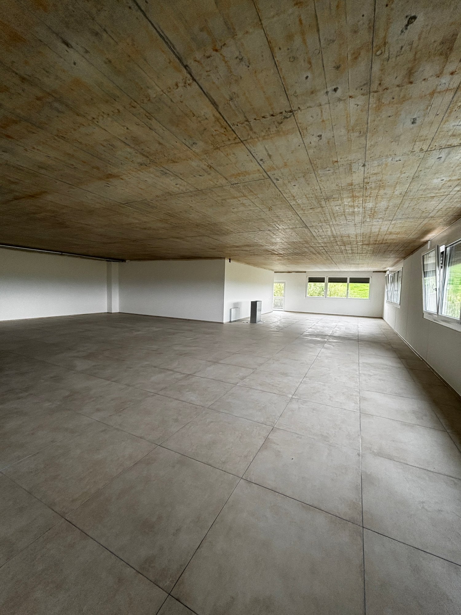 277m² commercial, photo 2 of 10