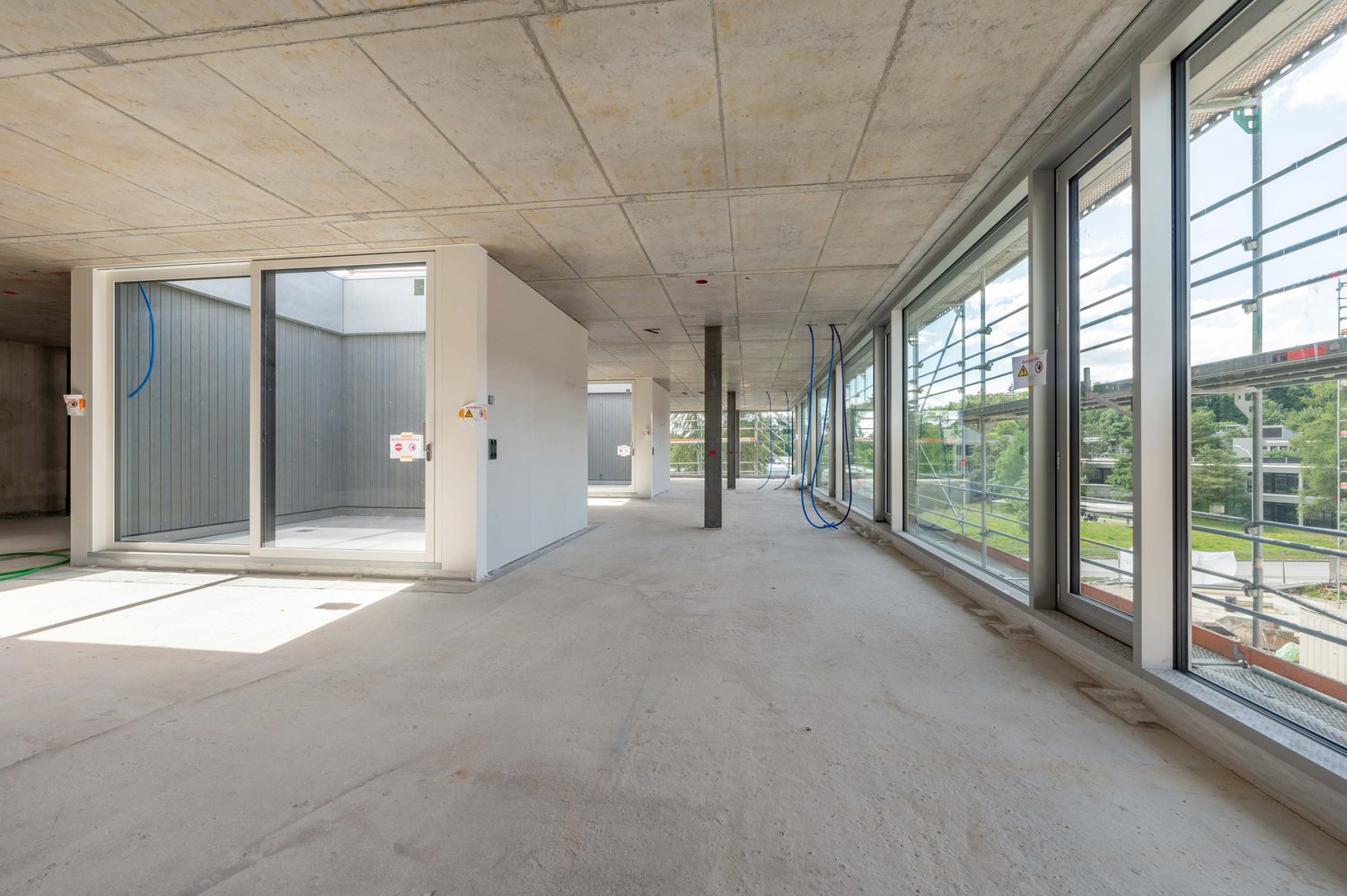 371m² office, photo 2 of 9