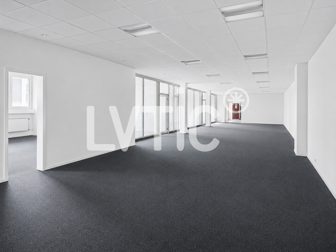 750m² office, photo 1 of 10