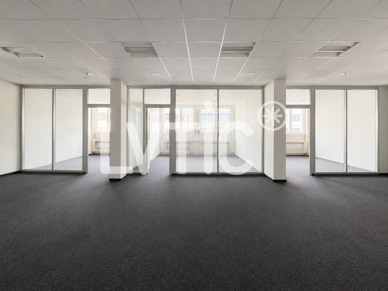 750m² office, photo 2 of 10