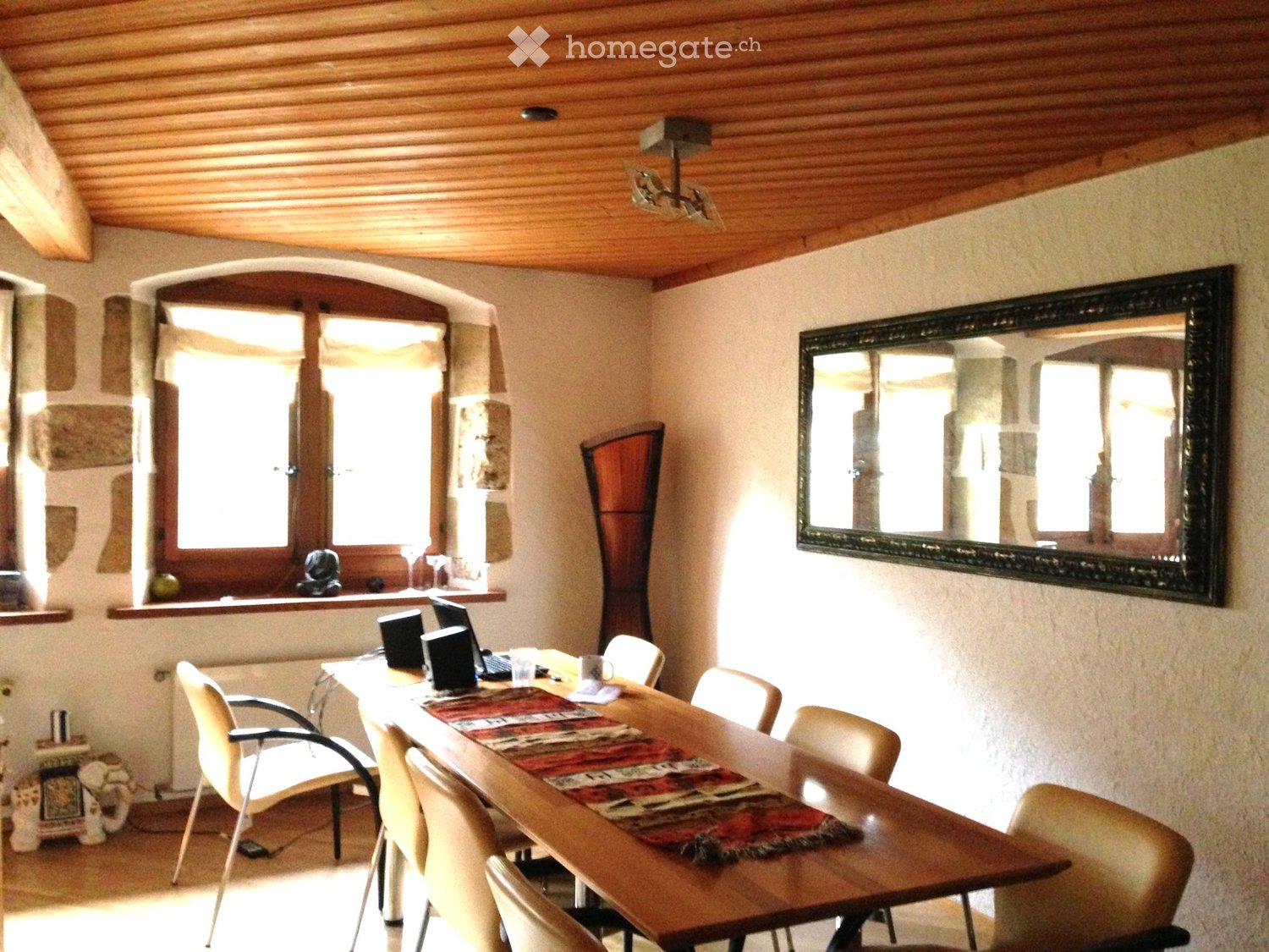 3 pièces appartement

à louer à partir du 1.9. ou 1.10.2026
appartement avec beaucoup de charme au 1er étage
2 chambres et un grand salon,
salle de bain avec baignoire, 1 balcon
loyer CHF 1'420.00 plus 260.00 charges
une place de parc est disponible

Note: Since the original text already included th