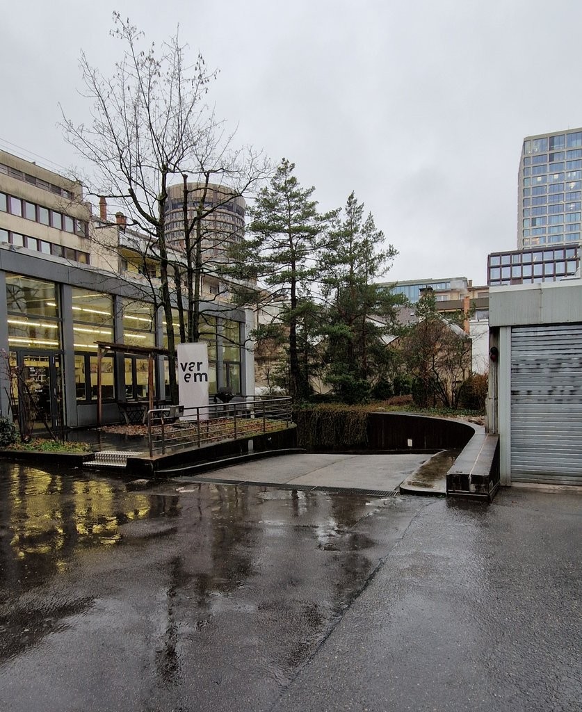Underground slot, photo 1 of 2