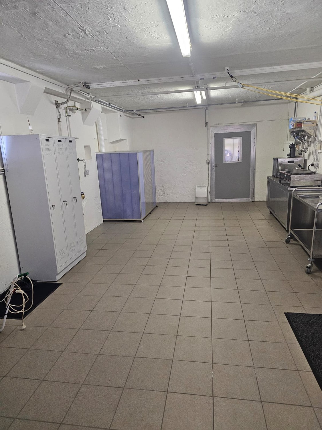 120m² commercial