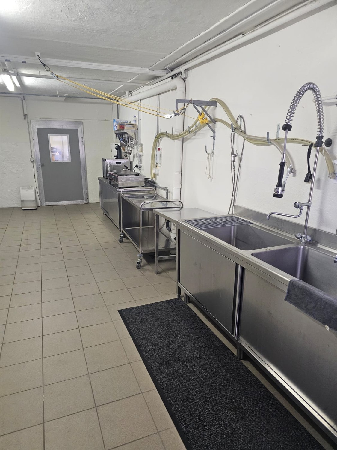 120m² commercial