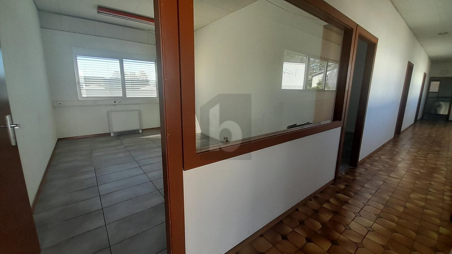 220m² office, photo 1 of 4