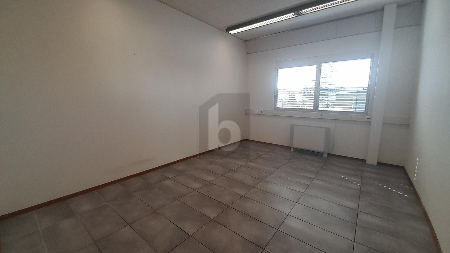 220m² office, photo 3 of 4