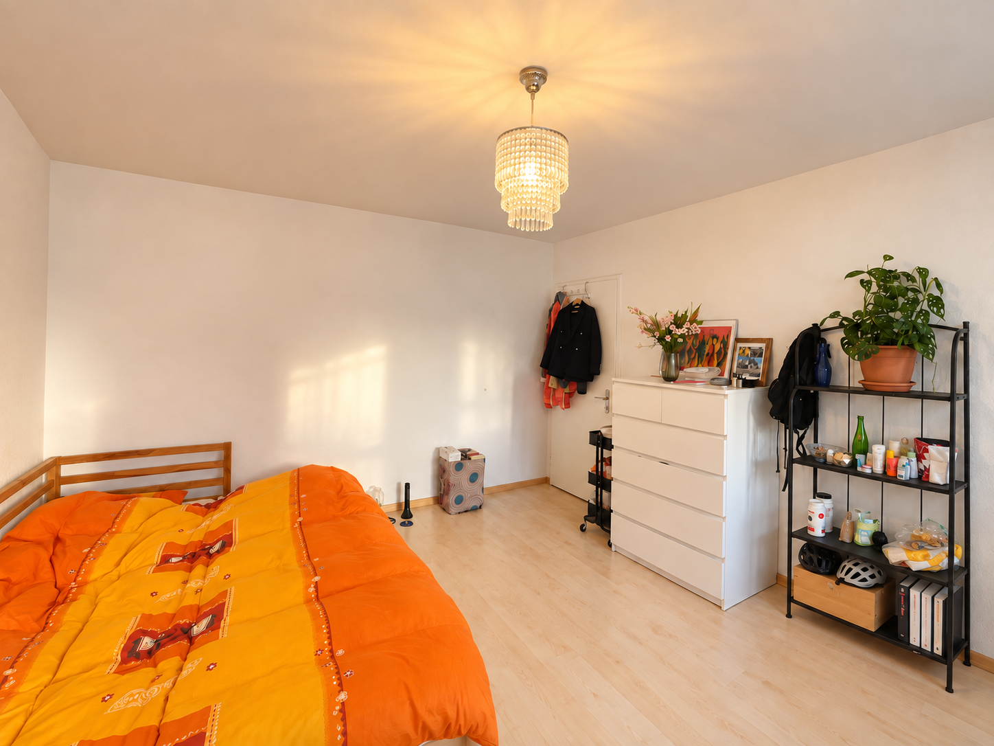 Chambre en colocation

Trois chambres deviennent disponibles de manière permanente dans une rue chaleureuse près de Claraplatz

Salut !
Au cours des prochains mois, de novembre à janvier, trois chambres de notre WG deviendront disponibles de manière permanente car nous emménageons respectivement ave