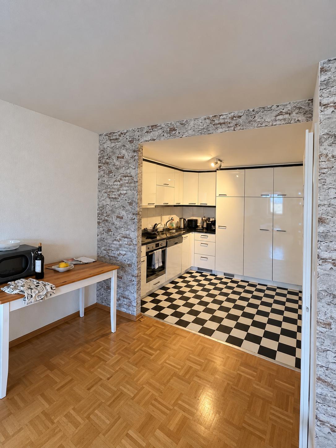 Chambre en colocation

Trois chambres deviennent disponibles de manière permanente dans une rue chaleureuse près de Claraplatz

Salut !
Au cours des prochains mois, de novembre à janvier, trois chambres de notre WG deviendront disponibles de manière permanente car nous emménageons respectivement ave