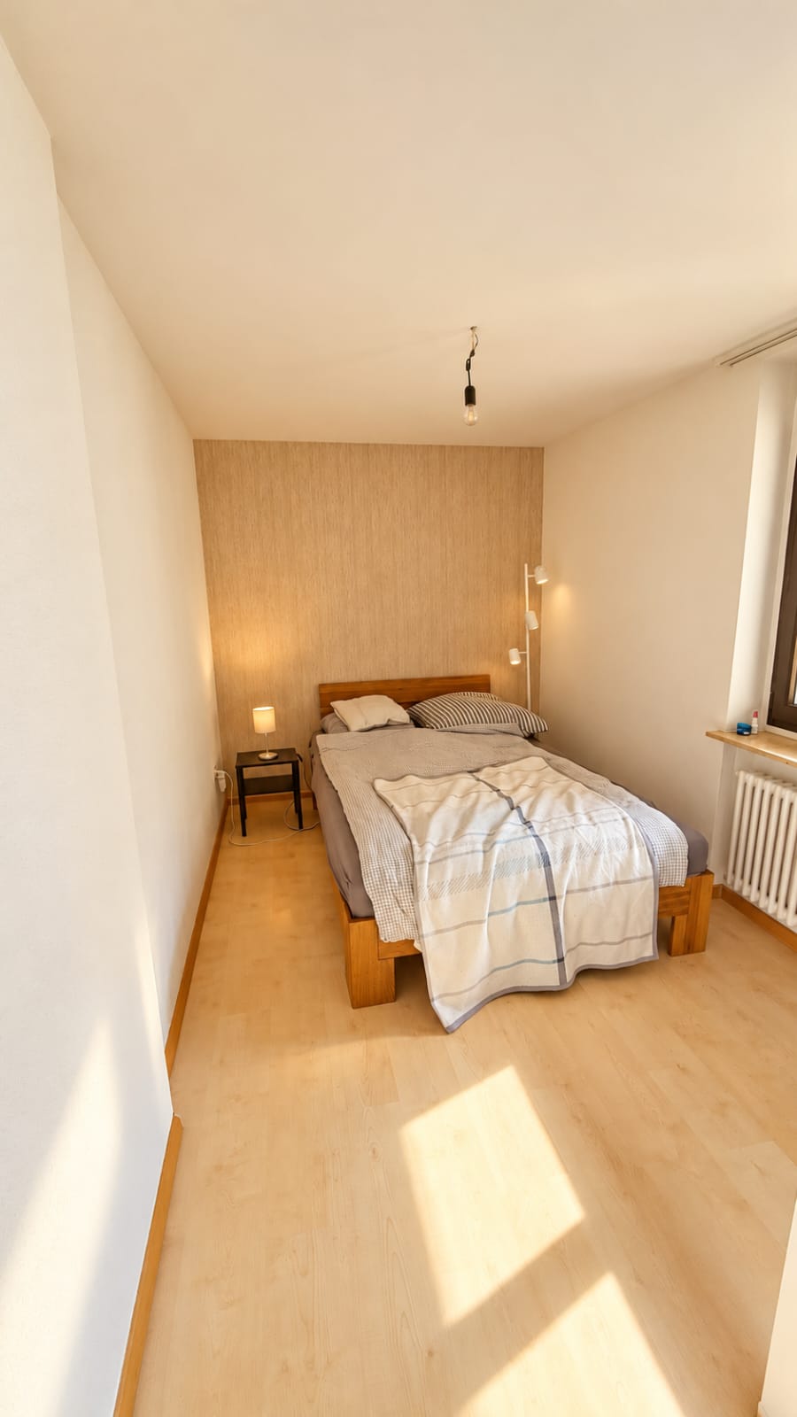 Chambre en colocation

Trois chambres deviennent disponibles de manière permanente dans une rue chaleureuse près de Claraplatz

Salut !
Au cours des prochains mois, de novembre à janvier, trois chambres de notre WG deviendront disponibles de manière permanente car nous emménageons respectivement ave
