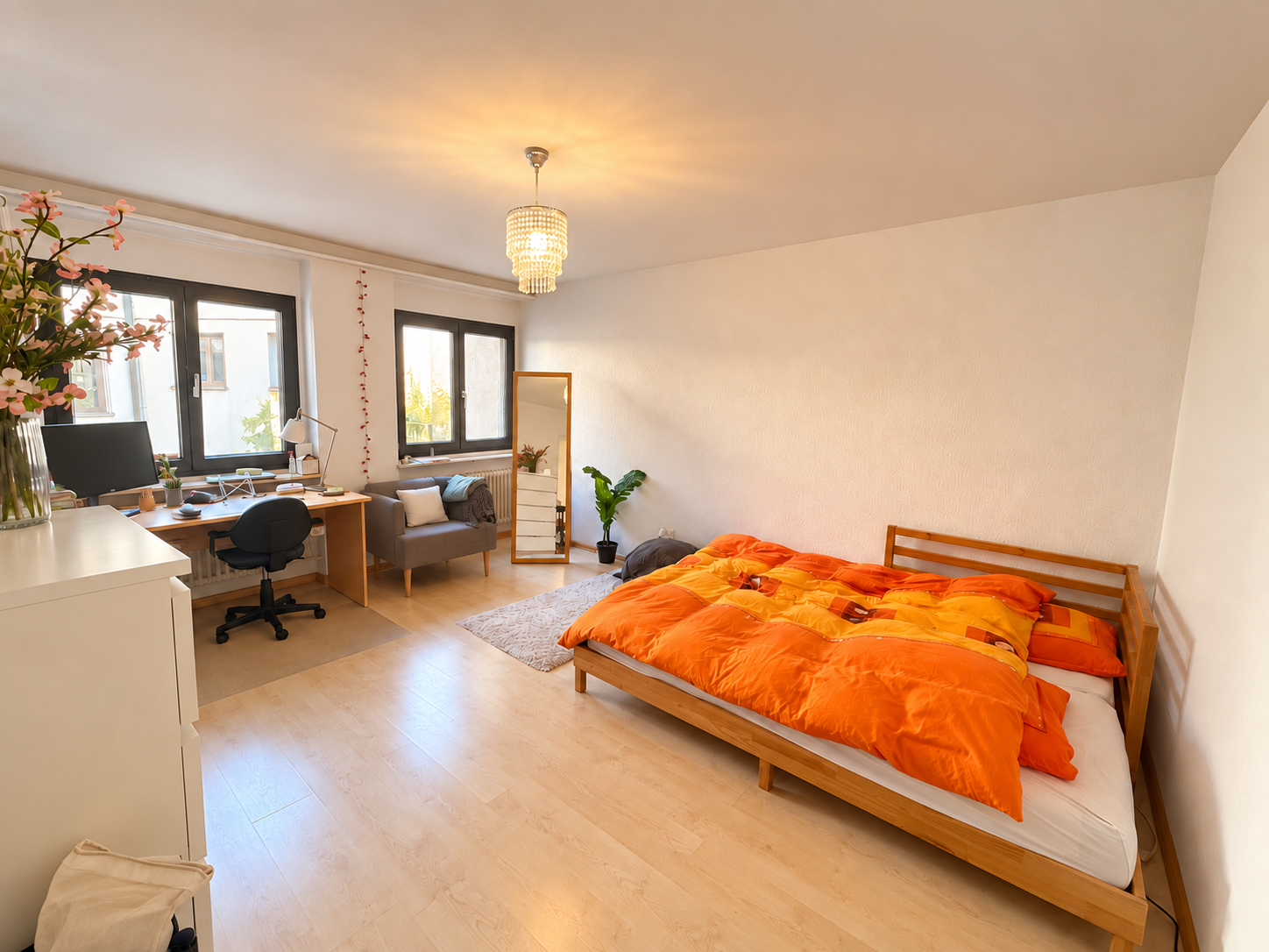 Chambre en colocation

Trois chambres deviennent disponibles de manière permanente dans une rue chaleureuse près de Claraplatz

Salut !
Au cours des prochains mois, de novembre à janvier, trois chambres de notre WG deviendront disponibles de manière permanente car nous emménageons respectivement ave