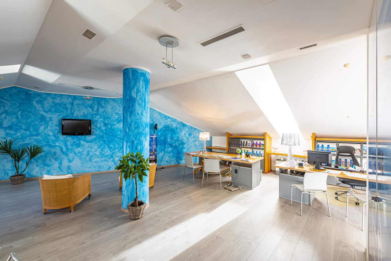 Office, photo 1 of 5