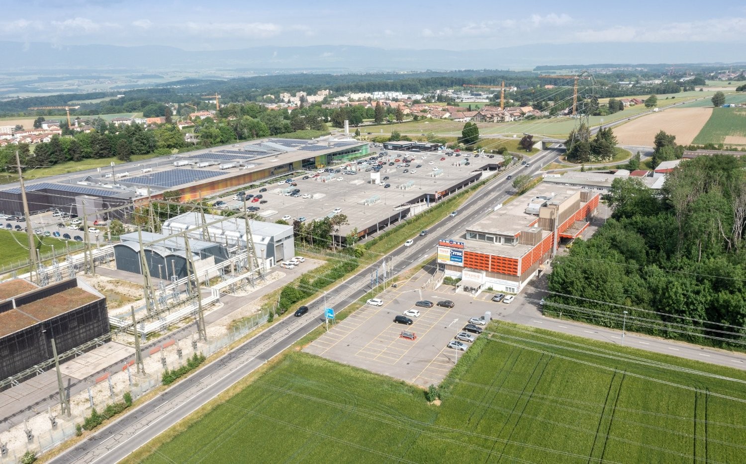 350m² shop