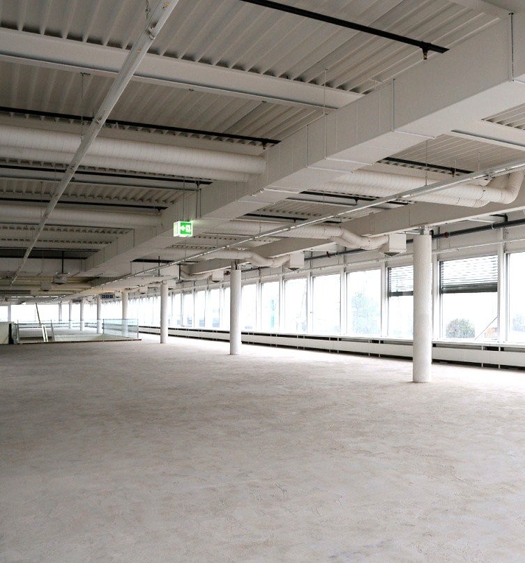 350m² shop