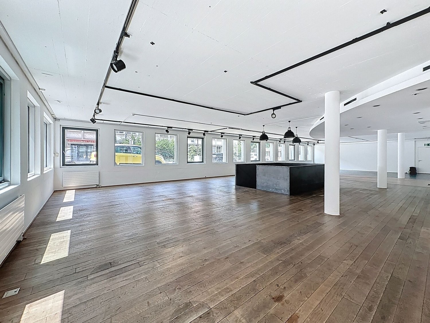 380m² shop, photo 5 of 9