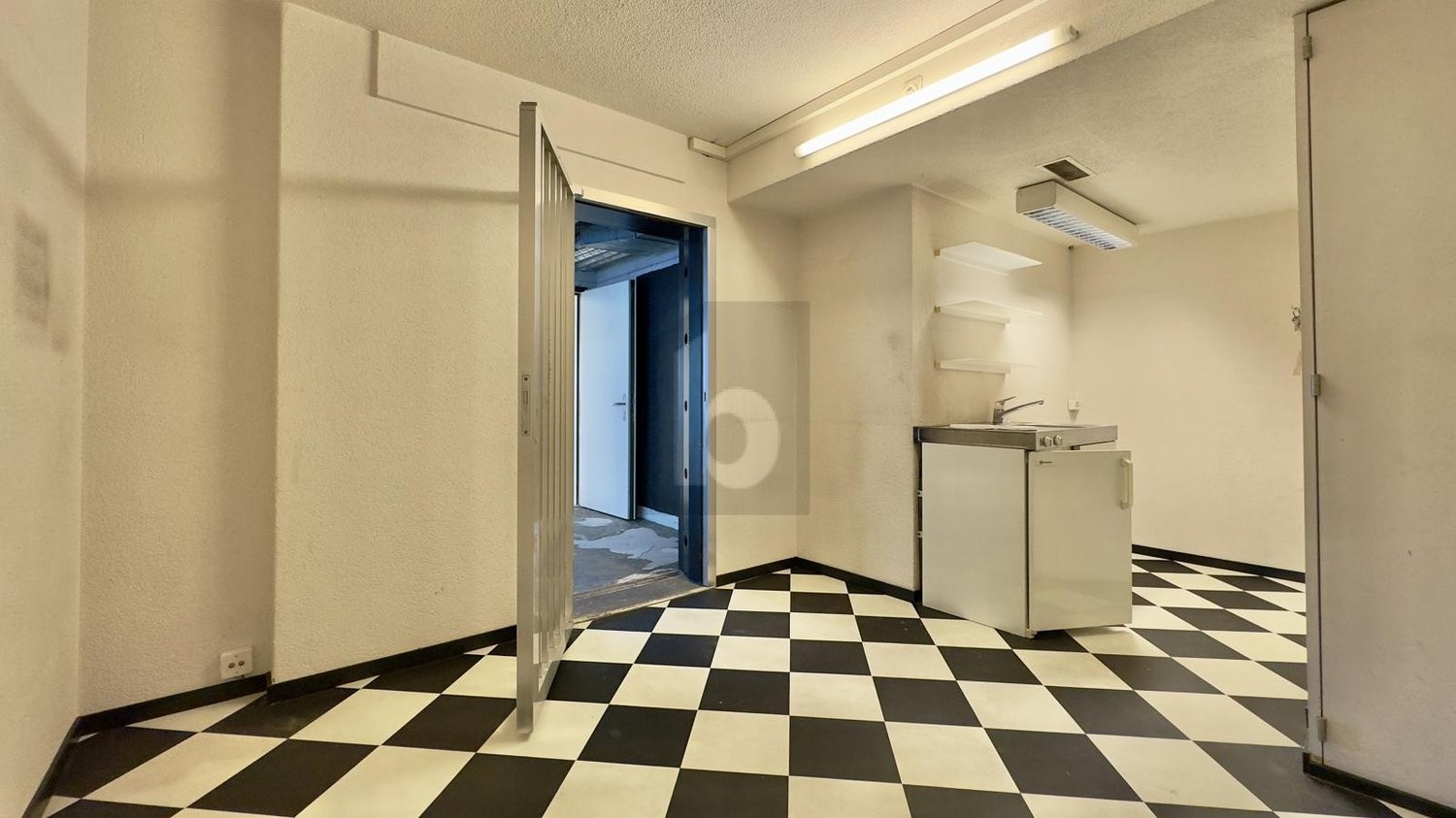 80m² shop, photo 4 of 4