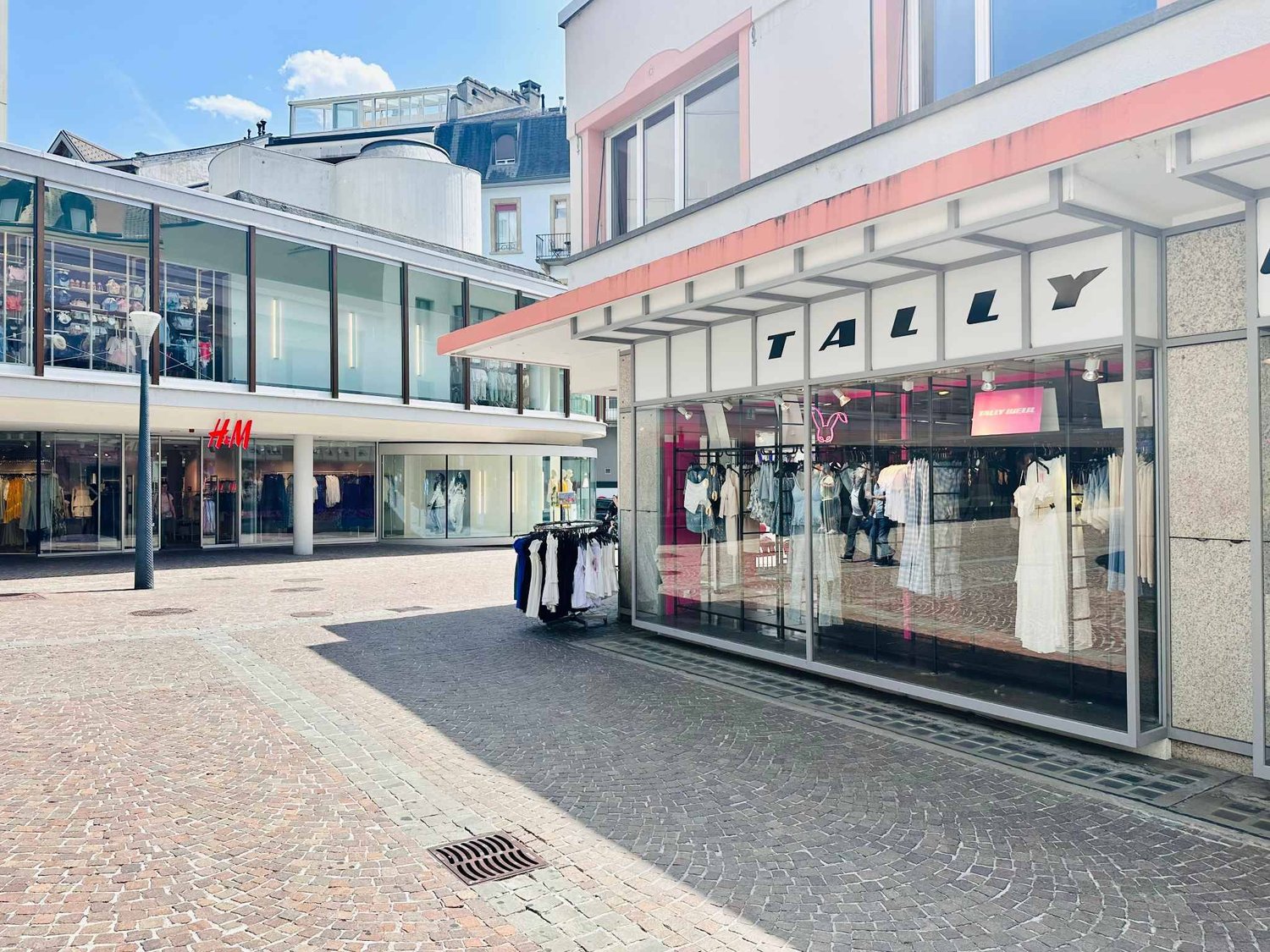 570m² arcade